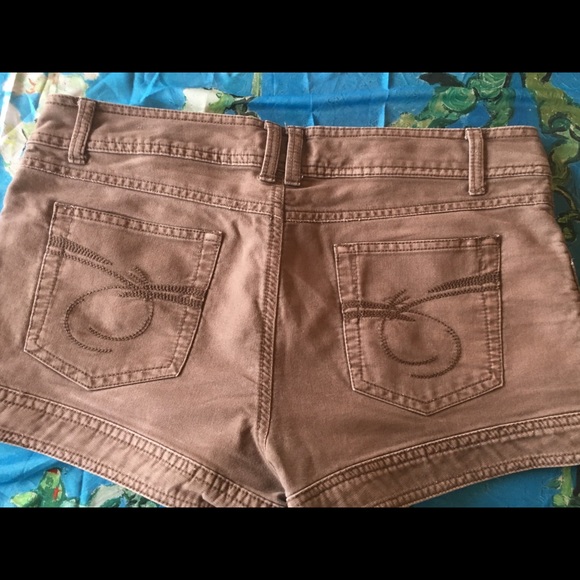 Shorts - Picture 2 of 3
